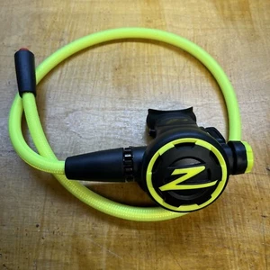 Pulpo Zeagle F8 negro/amarillo - Manguera MiFlex - 320-8310 - Octo de buceo - Imagen 1 de 11
