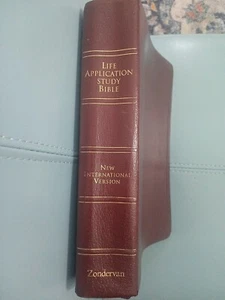 NIV Life Application Study Bible by Tyndale Burgundy 1991 - Picture 1 of 11