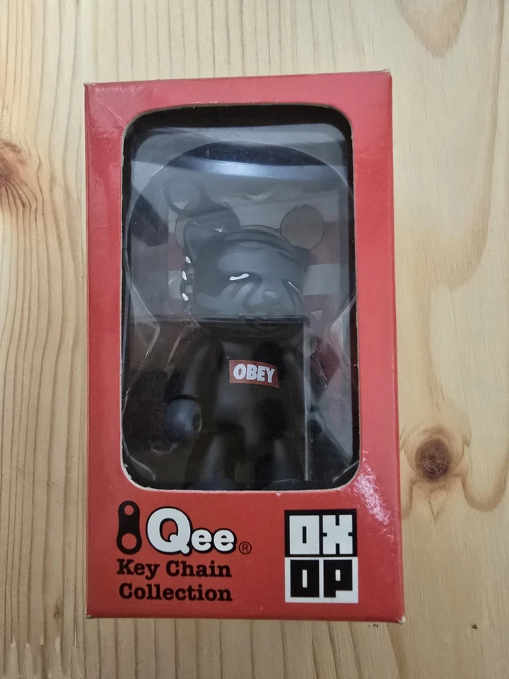Firmado! Figura OBEY Shepard Fairey Qee OX-OP 2.5" Toy2r arte callejero vinilo urbano Foto 1 de 4