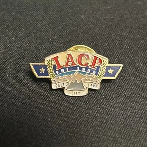 FBI SALT LAKE CITY UTAH IACP INT'L CHIEFS POLICE 1998 FEDERAL 1 1/8" ANSTECKNADEL - Bild 1 von 3