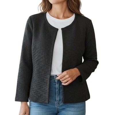 Chaqueta Eileen Fisher Pequeña Pequeña Negra Seda Texturizada Botón Magnético Minimalista Foto 1 de 4