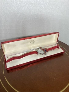 Retro Vintage Red Hat Society Damenuhr mit rotem Band - braucht Batterie - Bild 1 von 9