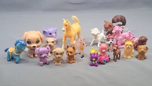 Barbie Mascotas Lote PERROS Animales Gatos Enorme Lote De 21 Barbie Mascotas - Imagen 1 de 4