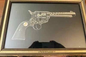 MARCO DE VIDRIO COLT 45 PACIFICADOR PLATA 24 KT ORO SILUETA 1979 RARO CERTIFICADO DE AUTENTICIDAD 9C5 - Imagen 1 de 2