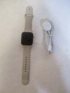Apple Watch SE - Photo 1 sur 3