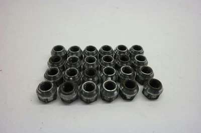 Chevrolet Silverado 1500 2010 juego de 24 tuercas Foto 1 de 4