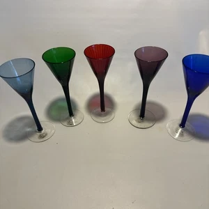 Home Essentials 5 Mini Bicchieri da Vino e Martini Colorati a Stelo Lungo Blu e Verde - Foto 1 di 12