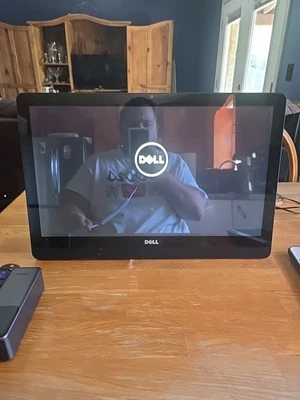 Dell Todo en Uno I3-8100 3,60 GHz, 4 GB de RAM, 463 GB de Almacenamiento, Pantalla 1920x1080 Foto 1 de 3