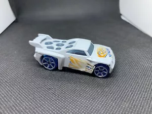 Hot Wheels - Bassline White McDonald's - Diecast Collectible - Escala 1:64 - USADO - Imagen 1 de 2