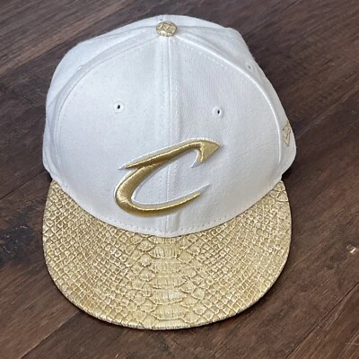 Cleveland Cavaliers NBA Gorra Sombrero Imitación Piel de Serpiente Textura Billete Dorado Baloncesto Foto 1 de 4