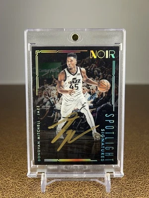 2017 Noir Donovan Mitchell Spotlight Signatures Vertical RC Rookie Auto 100/125 - Image 1 of 2