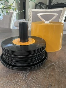 Vtg  Butterscotch Disk-Go-Case 45 RPM Record Carrier 1970's + 29 - 45s Records - Picture 1 of 10