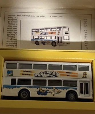 Corgi 1/72 Approx. Scale Diecast 91705 - Metro Bus - Atlantic Park - Image 1 of 2