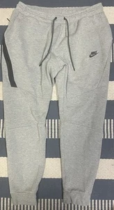Nike Sportswear Tech Fleece Joggers Sweatpants Gray Men’s Size XL - Picture 1 of 2