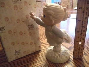 Precious Moments "Happiness is at Our Fingertips" butterfly Figurine W/ Box - Picture 1 of 4