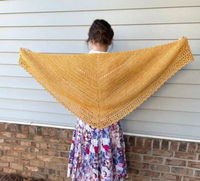 Xale de crochê envoltório com borda de renda, algodão amarelo dourado lã merino macia e quente - Imagem 1 de 4