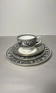 China de hueso Wedgwood florentina con borde dorado negro, 4 piezas - Imagen 1 de 9