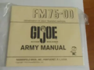 Versiegelte Reproduktion Hasbro GI Joe Action Soldier FM75-00 Armee Handbuch & Aufkleber - Bild 1 von 4