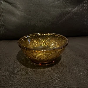 "Cuenco de vidrio ámbar vintage KIG Indonesia fans estrellas en relieve en forma de cruzado 5""" - Imagen 1 de 10