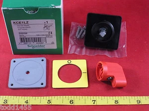 Schneider Electric KCE1LZ Handle 45X45mm Red Yellow 042428 KCE 1LZ New - Foto 1 di 1