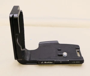 A Markins L-bracket LN800 fits the Nikon D800 without MB-D12 - Picture 1 of 4