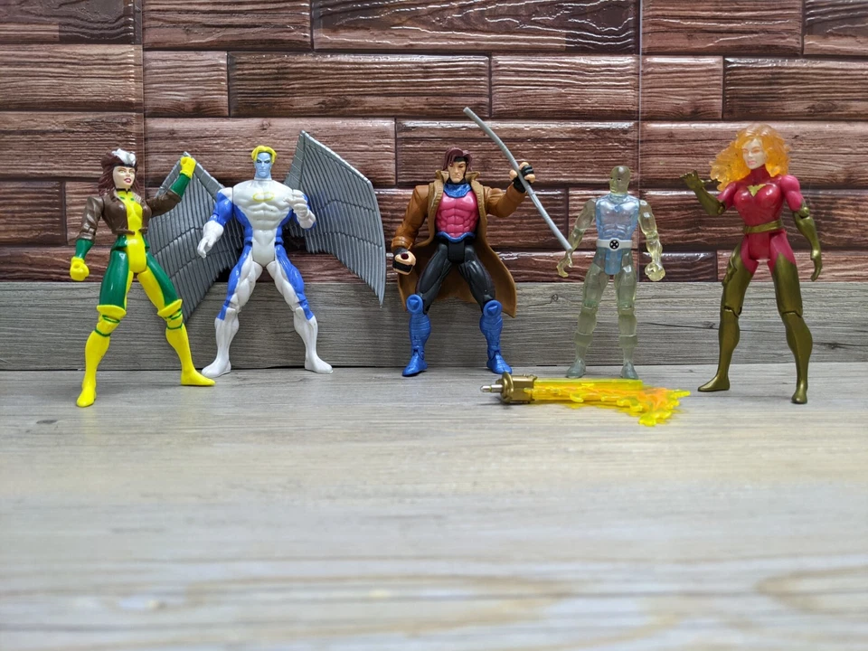 Lote de 5 bonecos Marvel X-Men Toy Biz 1992-96 Rogue Gambit Iceman Archangel Pheonix - Imagem 1 de 4