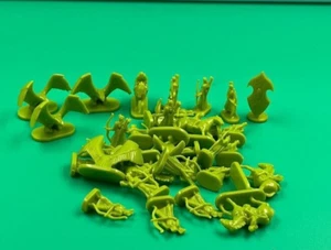 2003 Risk Game Replacement Pieces Yellow Elf Army 33 PCS Hasbro - Picture 1 of 1