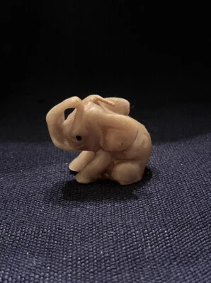 Vela de cera de elefante bebé miniatura vintage sin encender 1,5 pulgadas Foto 1 de 4