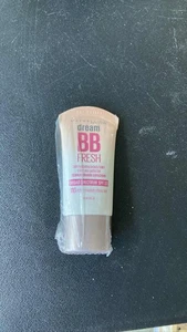 Maybelline Dream Fresh BB Cream 110 tinte claro/medio transparente FPS 30 1 fl oz - Imagen 1 de 3