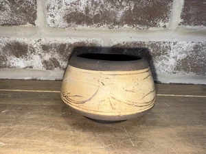 CUENCO DECORADO CON RATÓN DE MADERA ARCILLA WELLER TEMPRANO, APROX. 1910 - Imagen 1 de 6