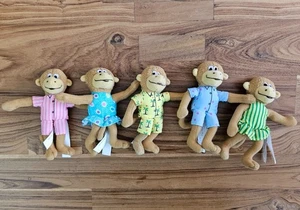 Fünf kleine Affen springen auf dem Bett 5er Set Plüsch Fingerpuppen Merrymakers - Bild 1 von 2