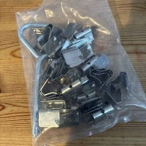 Tub Of 500 Hall Type Clip Lead Flashing Fixing Clips Fix Roof Repair 6mm to 18mm - Picture 1 of 6