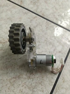 Ruota Sinistra Robot Samsung Navibot SR9630 - Foto 1 di 6