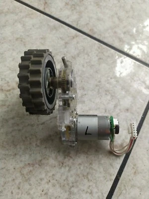 Ruota Sinistra Robot Samsung Navibot SR9630 - Immagine 1 di 4