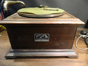 ANTIQUE RCA VICTOR TALKING MACHINE VICTROLA Wind Up Record Player, Phonograph - Picture 1 of 11