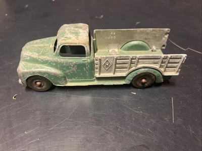 Camión de granja Hubley Kiddie Toy #452 verde fundido a presión carrocería de estaca 6,5 pulgadas Foto 1 de 4