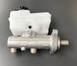 BRAKE MASTER CYLINDER FOR NISSAN PATHFINDER R51 2.5 LHD EUROPE 2005-2009 SE SPEC - Picture 1 of 3