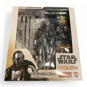 MAFEX No.256 THE MANDALORIAN CHROME Ver. STAR WARS CELEBRATION 2025 - Picture 1 of 7