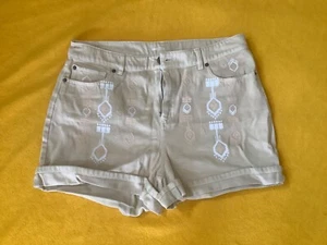 INC Denim International Concepts Women’s Size 14/32 Embroidered Shorts Beige - Picture 1 of 14
