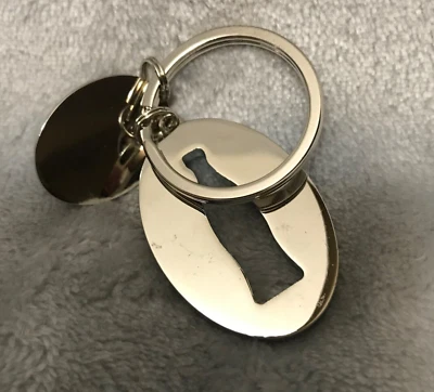 Брелок Coca-Cola серебристый с вырезом бутылки и ярлыком Coca-Cola высотой 1,5 дюйма - Изображение 1 из 2