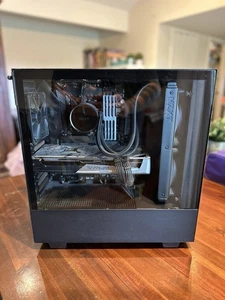 Gaming PC - Ryzen 9 3900x Sapphire Nitro 5700xt 32GB RAM 2TB NMVE CH8 X570 NZXT - Picture 1 of 6