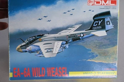 Modelo de bombardero de combate 1/144 DML EA-6A Wild Weasel de la Marina de los Estados Unidos Foto 1 de 4