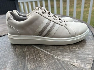 Zapatillas informales BZees by LifeStride para mujer 9,5 beige cómodas sin cordones - Imagen 1 de 12