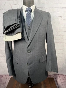 Chaleco Traje 36L Chaqueta 33x31 Pantalón Vintage Para Hombre Gris RAYAS Lana Frente Plano 3 piezas - Imagen 1 de 16