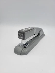 Grapadora Swingline vintage n.º 27 University of Cincinnati Metal EE. UU. ¡Funciona muy bien! - Imagen 1 de 8