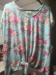 Bobbie Brooks Womens Top 2XL XXL Blue Tropical Flowers Shirt Blouse w/ Necklace - Picture 1 of 6