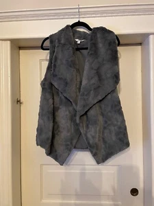 JACK Ladies Vest Size Medium  Gray  Faux fur  Open Front  Lightweight  Soft. EUC - Picture 1 of 6