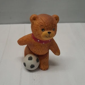 Enesco Lucy Rigg Lucy & Me Vintage Porzellan Bär Figur braun Fußballbär  - Bild 1 von 4