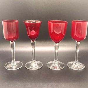 Juego de 4 vasos cordiales de vidrio artístico rojo rubí soplado a mano surtidos - Imagen 1 de 7