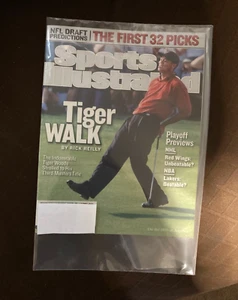 2002 Subscription SPORTS ILLUSTRATED MAGAZINE TIGER WOODS TIGER WALK . - Picture 1 of 3